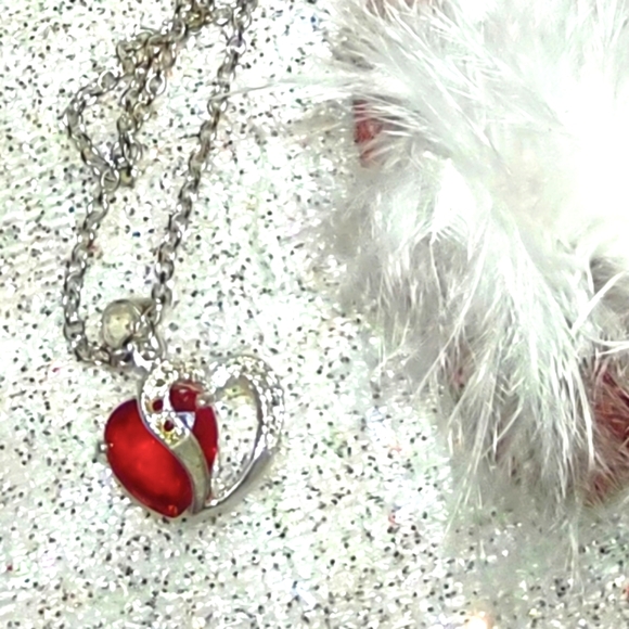 Romantic Red Heart Pendant Necklace - Picture 8 of 8